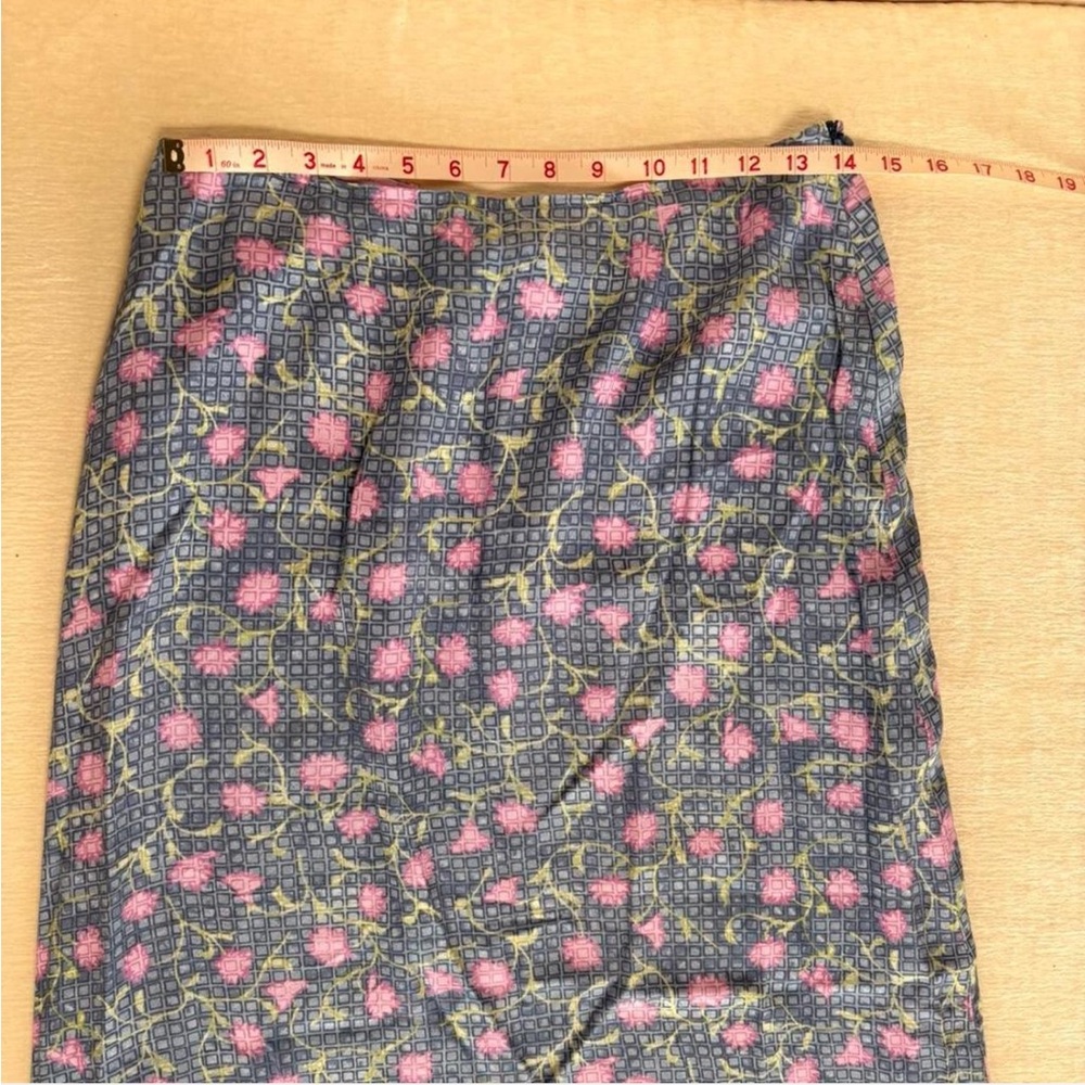 Vintage floral skirt in blue with lavender and green floral print - Picture 6 of 11